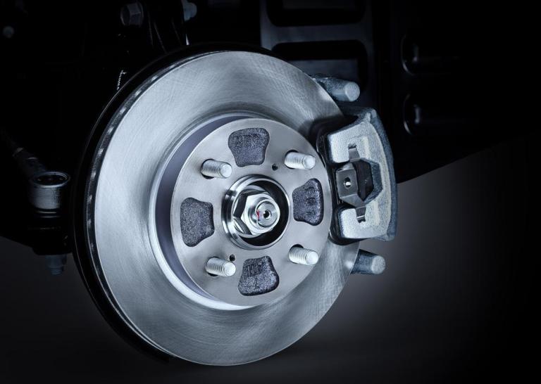 Freins auto à Bischheim : plaquettes ou disques, que choisir ?